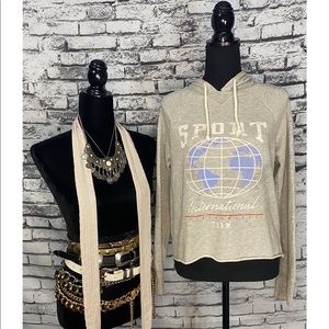 Xs “extra small” graphic hooded sweatshirt. USA 🇺🇸🇨🇦🇬🇧🇯🇵